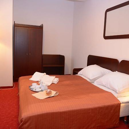 Hotel Pod Debami Terespol Eksteriør billede