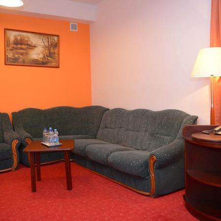 Hotel Pod Debami Terespol Eksteriør billede