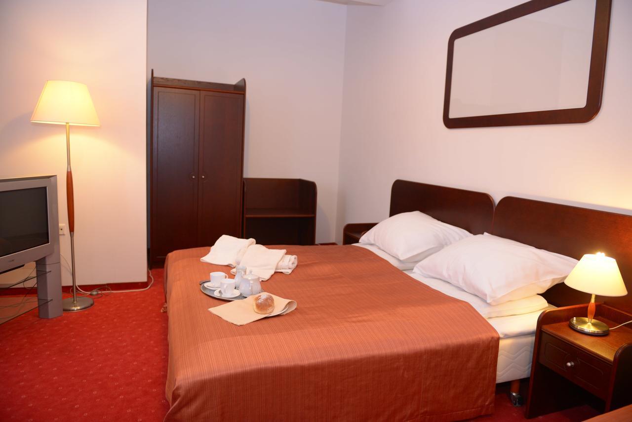 Hotel Pod Debami Terespol Eksteriør billede