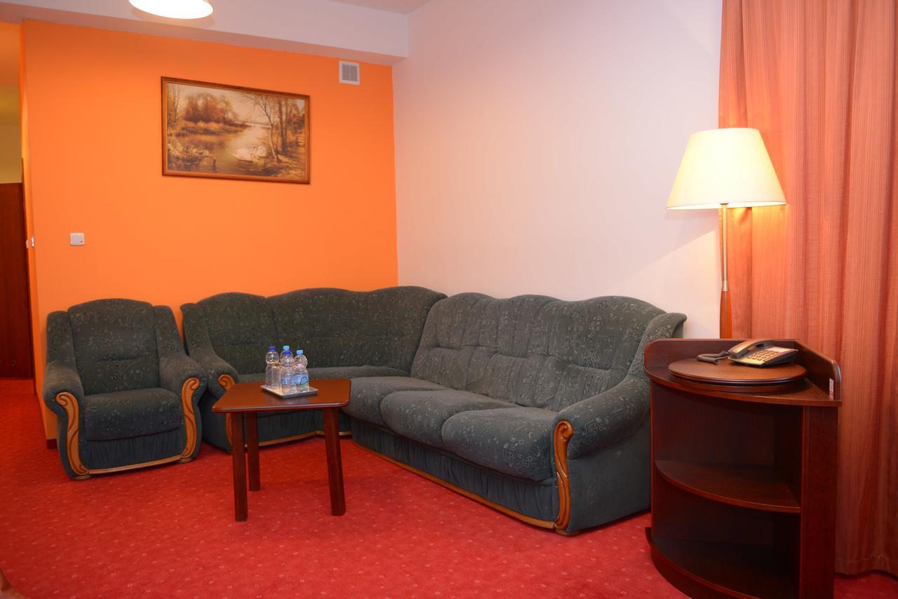 Hotel Pod Debami Terespol Eksteriør billede
