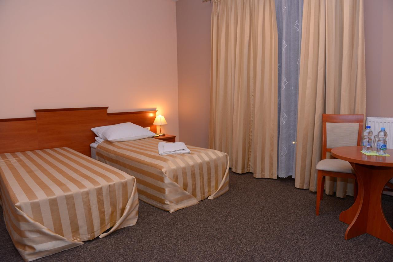 Hotel Pod Debami Terespol Eksteriør billede