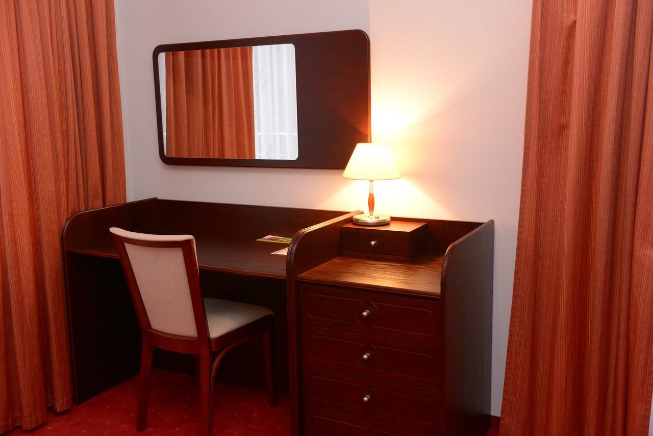 Hotel Pod Debami Terespol Eksteriør billede