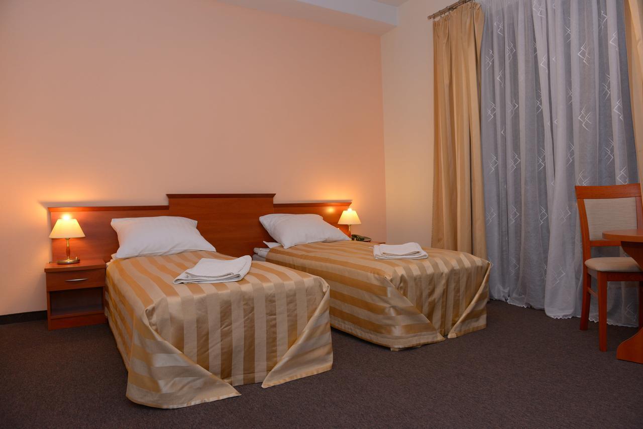 Hotel Pod Debami Terespol Eksteriør billede