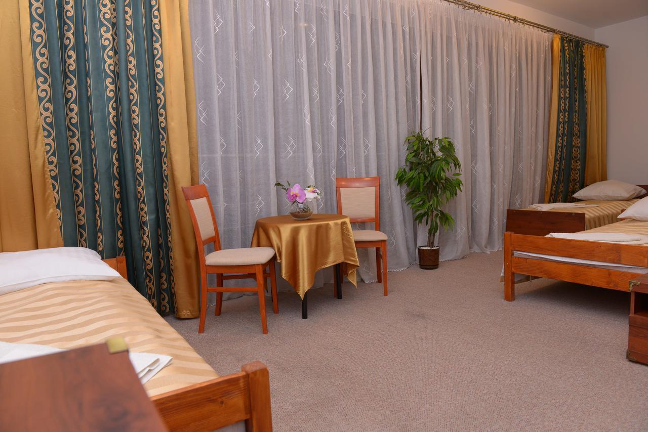 Hotel Pod Debami Terespol Eksteriør billede