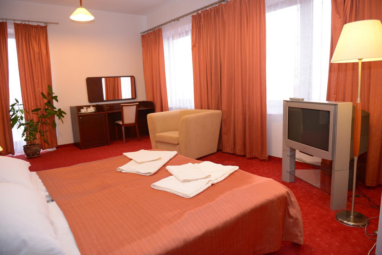 Hotel Pod Debami Terespol Eksteriør billede