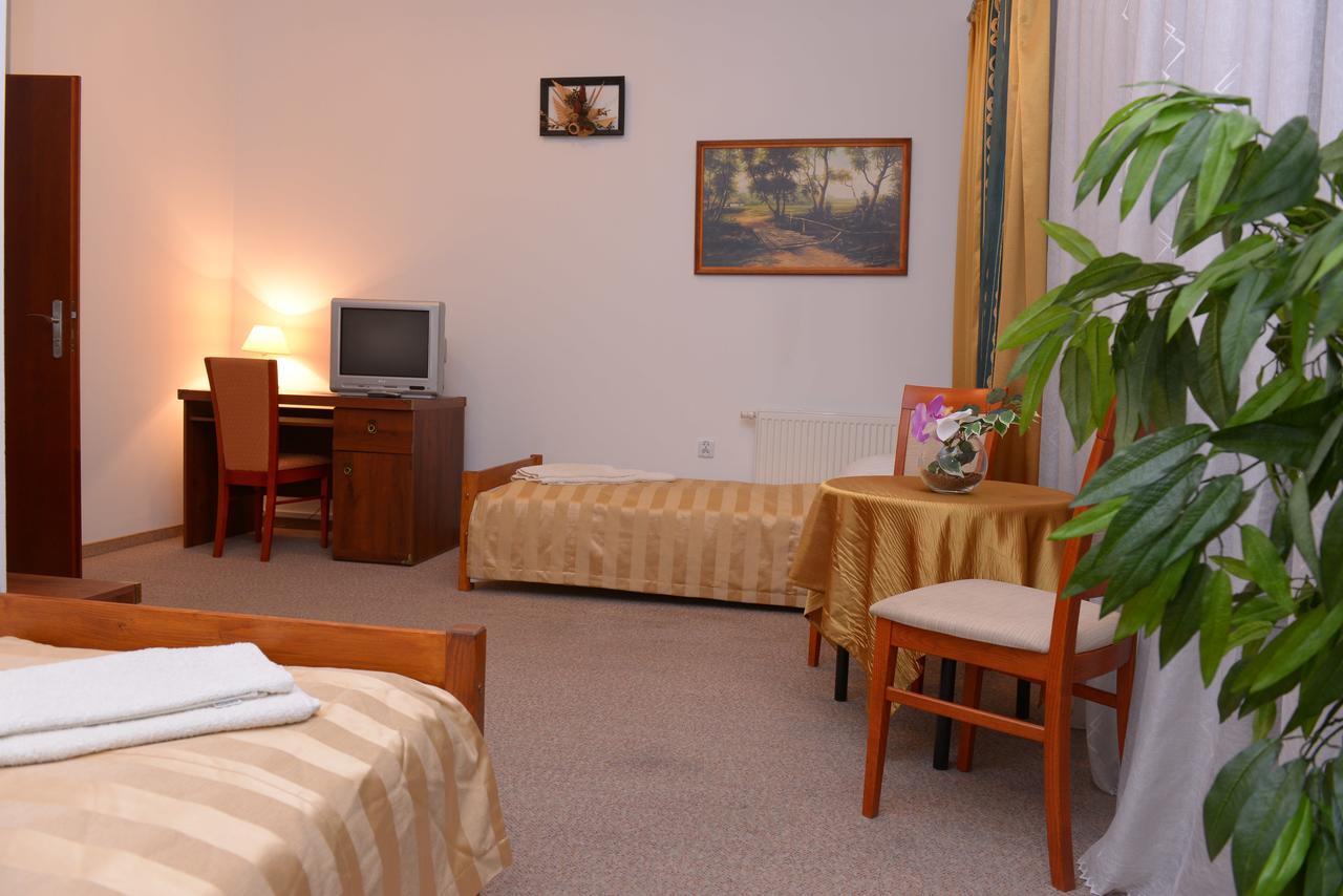 Hotel Pod Debami Terespol Eksteriør billede