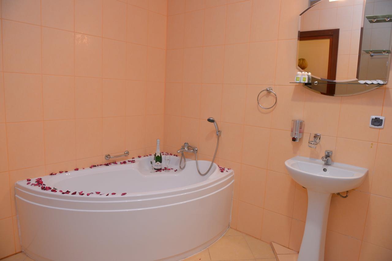 Hotel Pod Debami Terespol Eksteriør billede